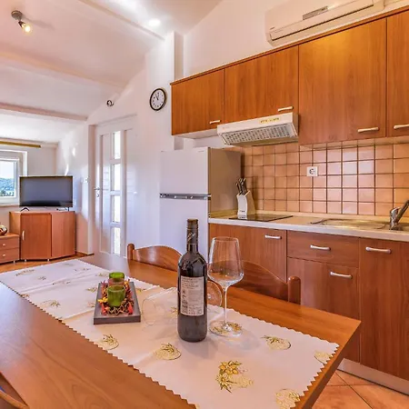 Two-bedroom In Μεντουλίν
